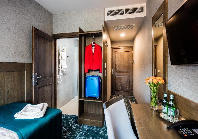 标准单人间, Szary Residence