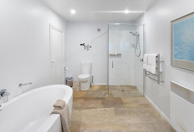 Номер Deluxe, The Red Feather Inn