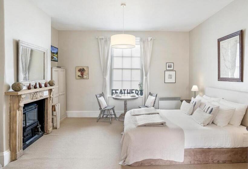 Номер Deluxe, The Red Feather Inn