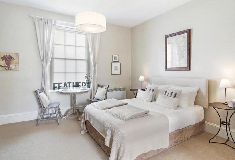 Номер Deluxe, The Red Feather Inn