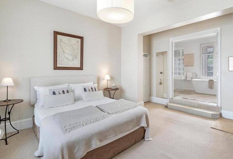 Номер Deluxe, The Red Feather Inn