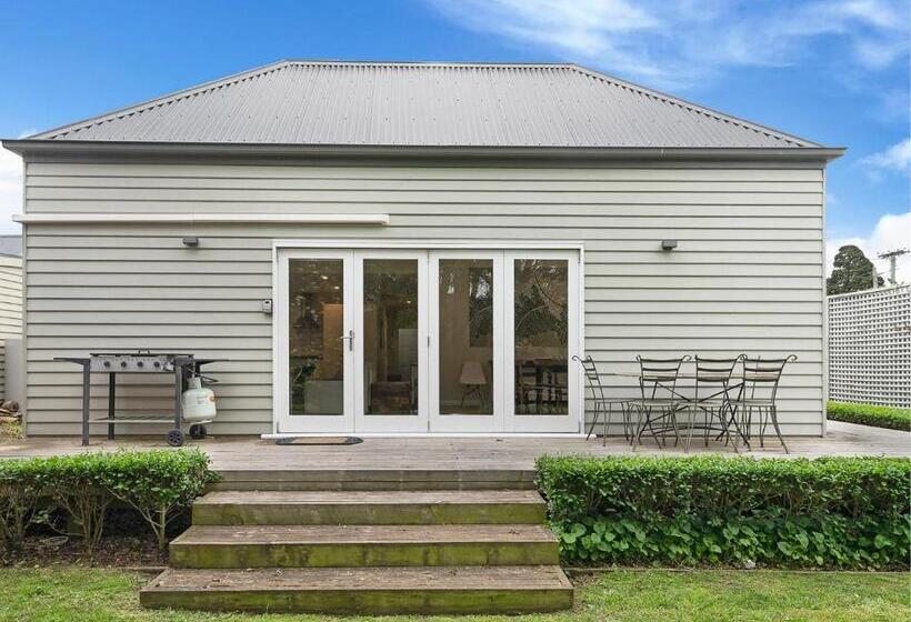 Вилла 3 Спальни, The Red Feather Inn