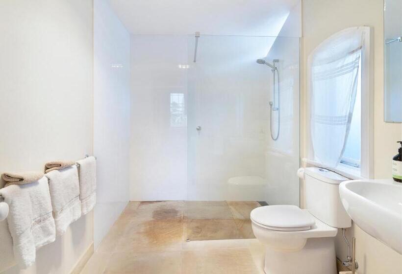 Вилла 3 Спальни, The Red Feather Inn