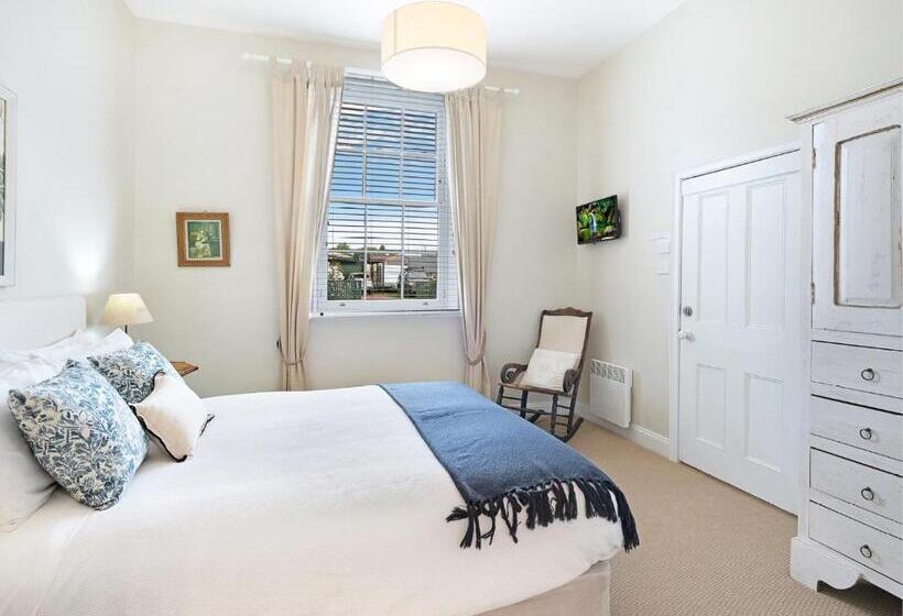 Вилла 3 Спальни, The Red Feather Inn