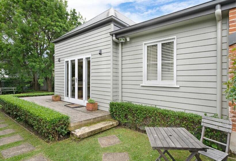 Вилла 3 Спальни, The Red Feather Inn