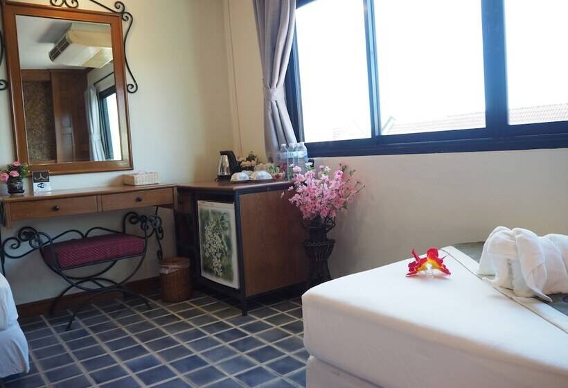 חדר משפחתי, Your Place Inn