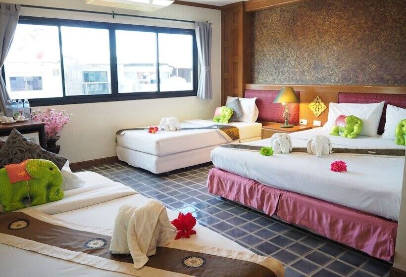 חדר משפחתי, Your Place Inn