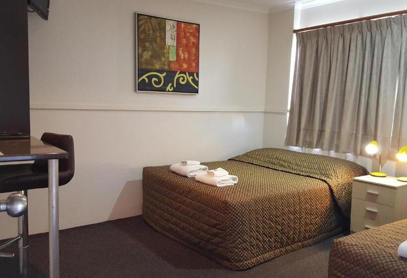 Номер Deluxe, The Commercial Hotel Motel