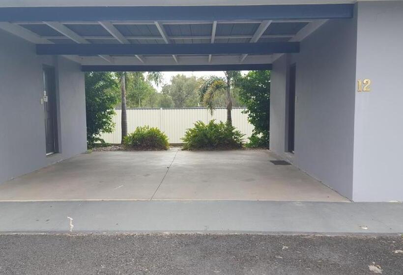 디럭스 룸, The Commercial Hotel Motel