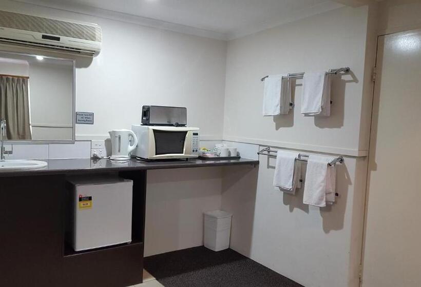 Семейный Номер Deluxe, The Commercial Hotel Motel