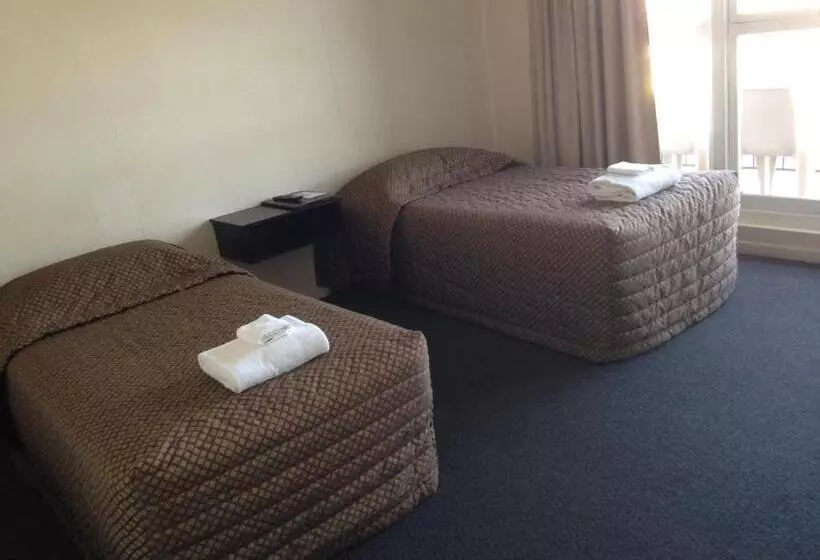 エコノミールーム, The Commercial Hotel Motel