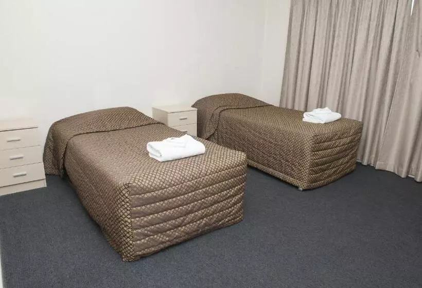 エコノミールーム, The Commercial Hotel Motel