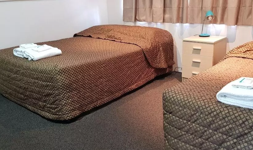 デラックスルーム, The Commercial Hotel Motel