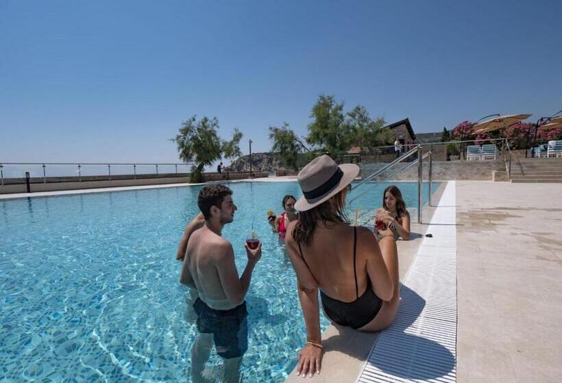 اتاق استاندارد سه تخته با بالکن, Pearl Beach