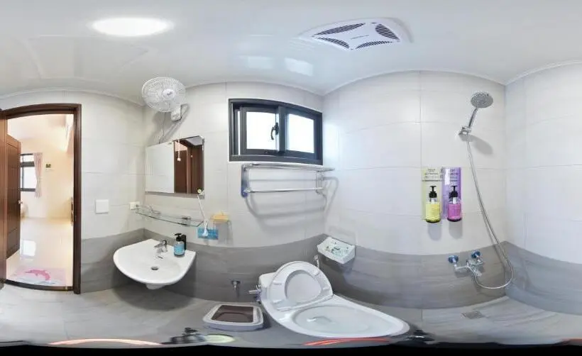 اتاق استاندارد سه نفره, Beauty Chen S House