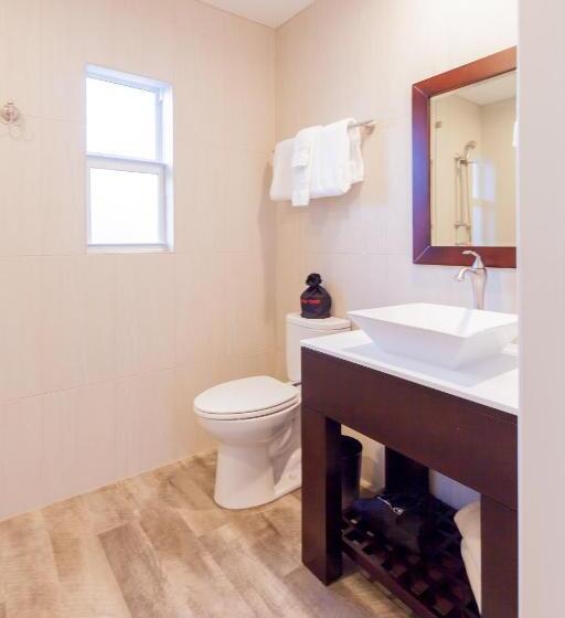 غرفة قياسية, Lost Inn Paradise