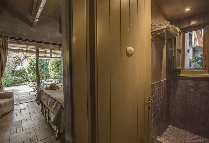 סוויטה נוף לים, Six Keys