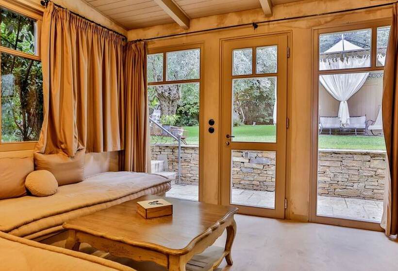 סוויטה נוף לים, Six Keys