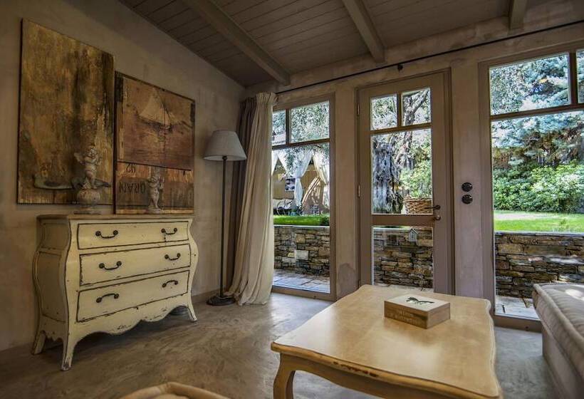 סוויטה נוף לים, Six Keys