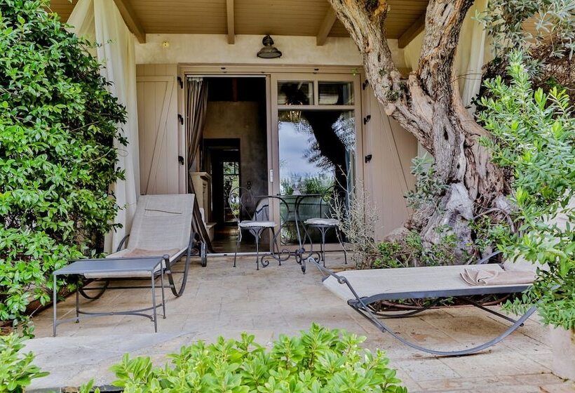 סוויטת דלוקס נוף לים, Six Keys