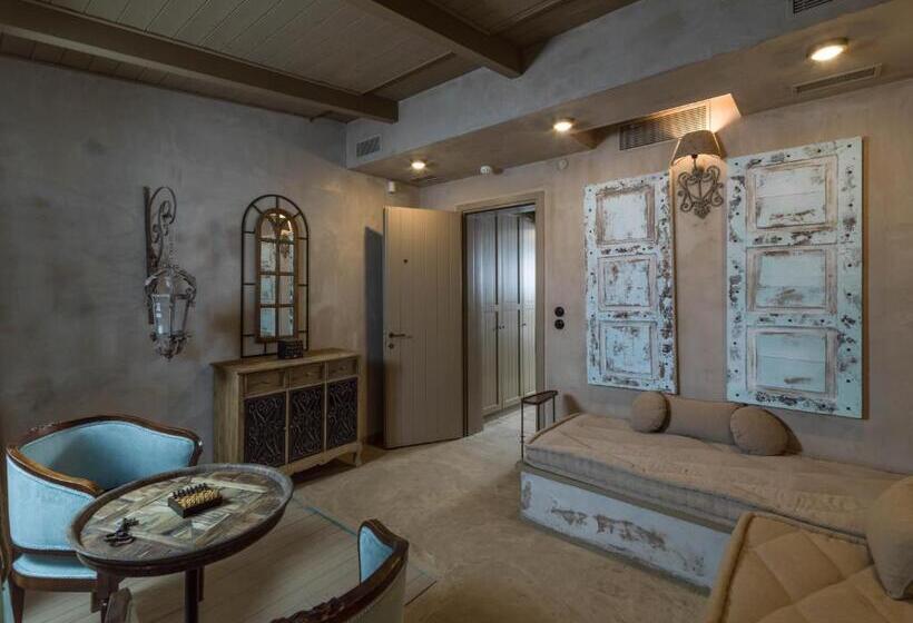 סוויטת דלוקס נוף לים, Six Keys