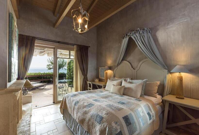 סוויטת דלוקס נוף לים, Six Keys