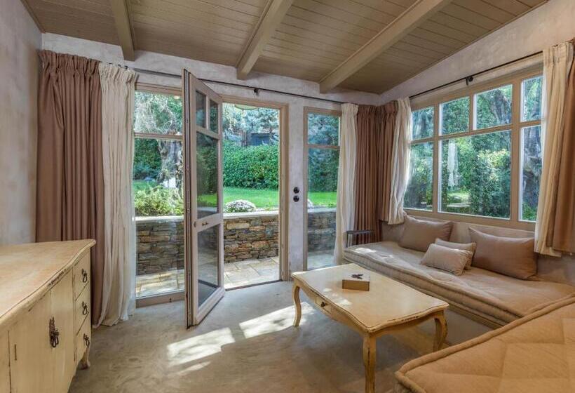 סוויטה נוף לים, Six Keys