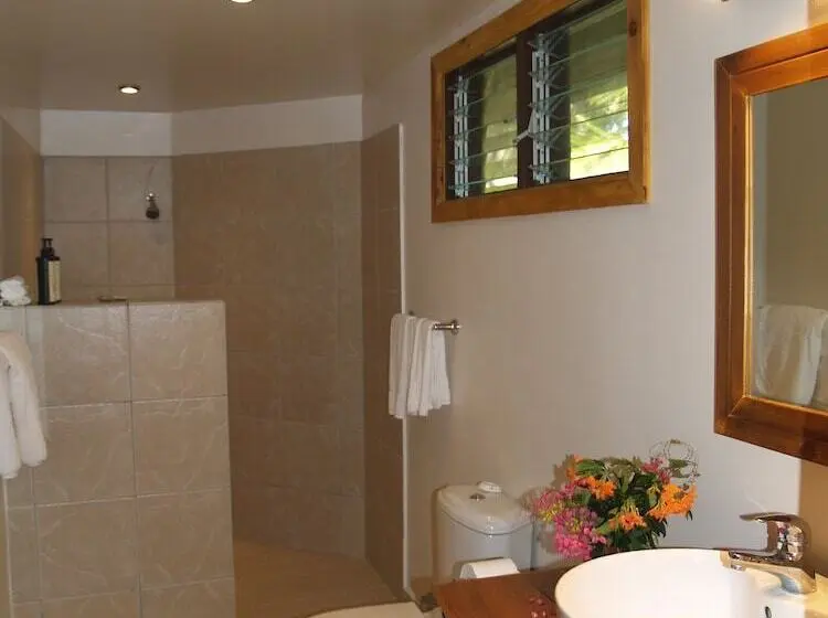 Superior bungalow with sea view, Le Vasa Resort