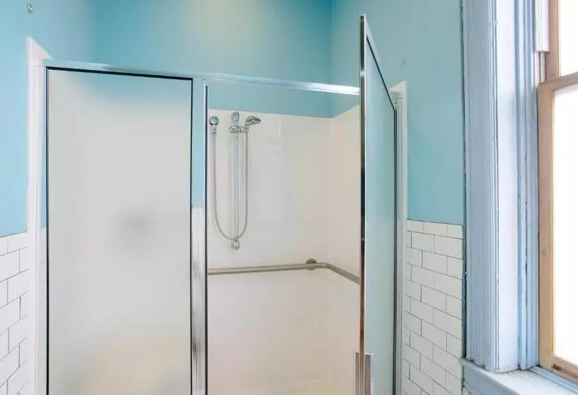 تختخواب در اتاق مشترک, Hostel Fish