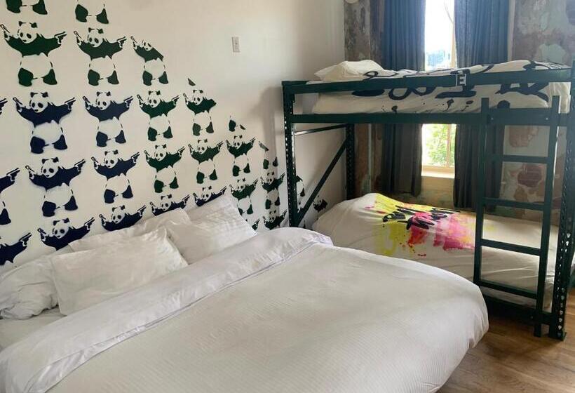 스탠다드 4인용 룸 공용 욕실, Hostel Fish