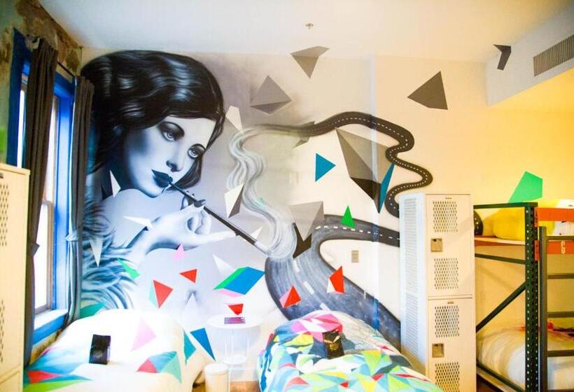 스탠다드 4인용 룸 공용 욕실, Hostel Fish