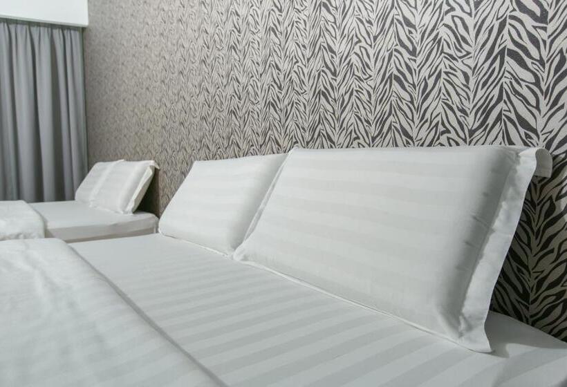 家庭间, 1 Hotel Mahkota Cheras