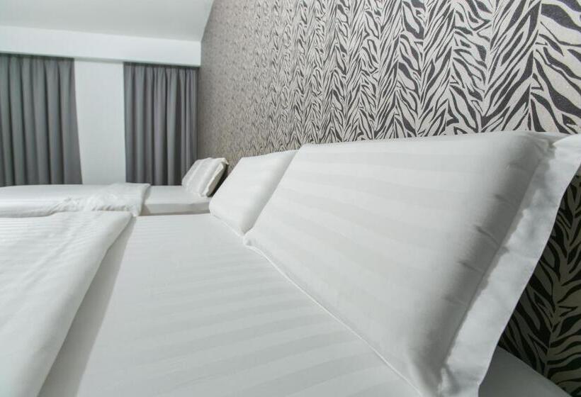 Семейный Номер, 1 Hotel Mahkota Cheras