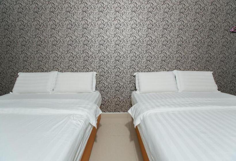 家庭间, 1 Hotel Mahkota Cheras