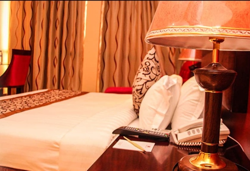 اتاق لوکس, Beatrice