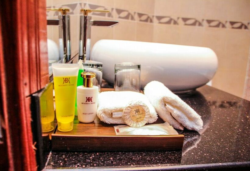 اتاق لوکس, Beatrice