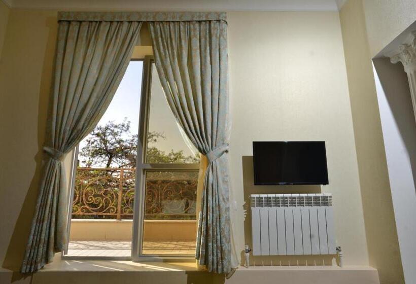 Suite amb Hidromassatge, Gloria