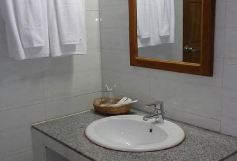 اتاق لوکس, Golden Lotus Inle