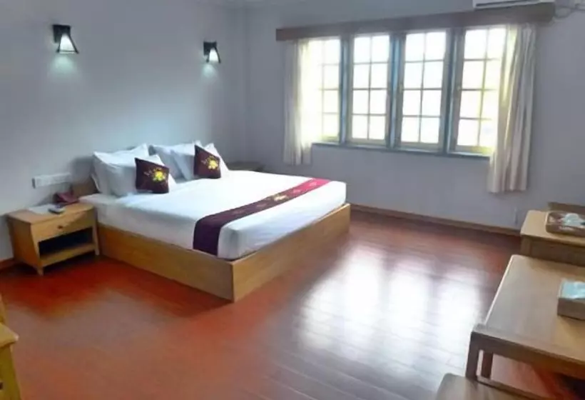 اتاق لوکس, Golden Lotus Inle