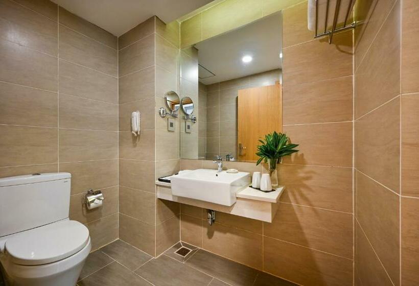 Deluxe Room King Bed & City View, Muong Thanh Grand Saigon Centre