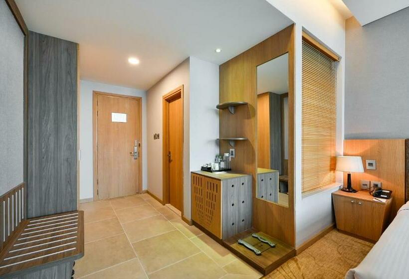 Deluxe Room King Bed & City View, Muong Thanh Grand Saigon Centre