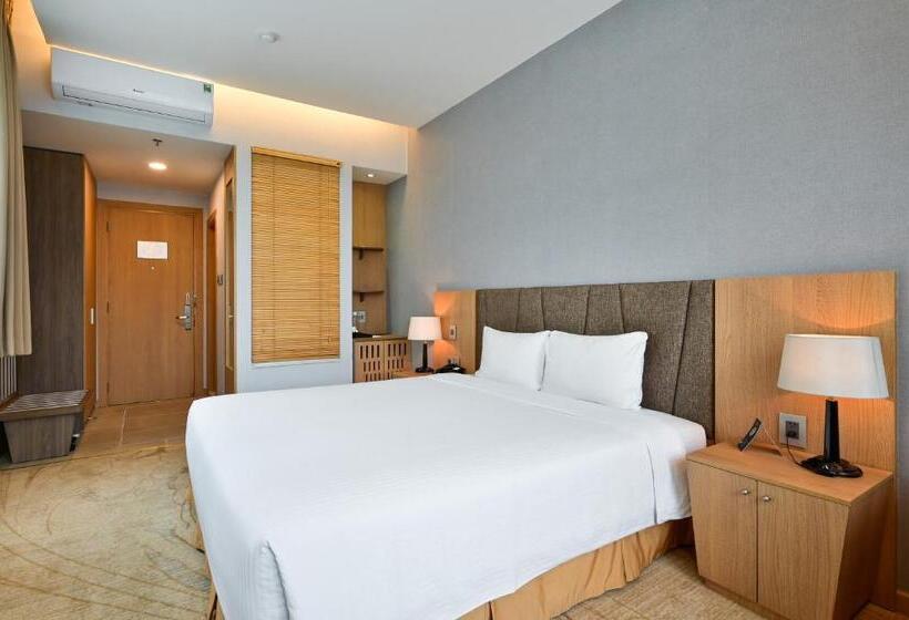 Deluxe Room King Bed & City View, Muong Thanh Grand Saigon Centre