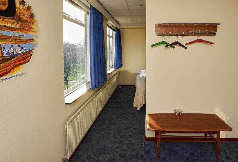 غرفة عائلية, Pension Homeland