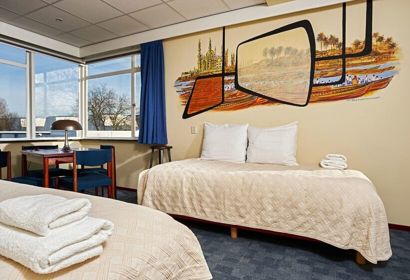 غرفة عائلية, Pension Homeland