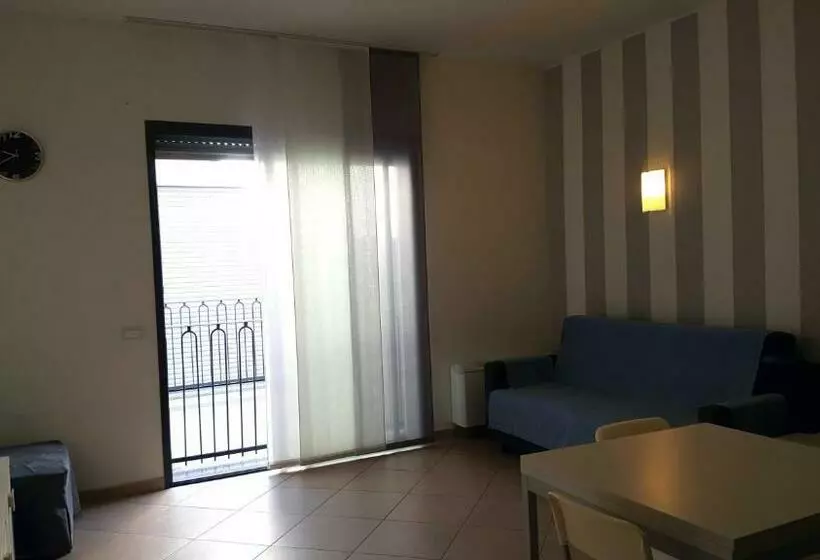 استودیوی استاندارد, Riviera Palace Residence