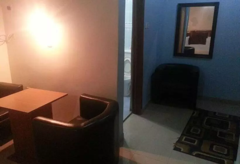 سوئیت پرزیدنت, Room In Lodge   Definite Destiny