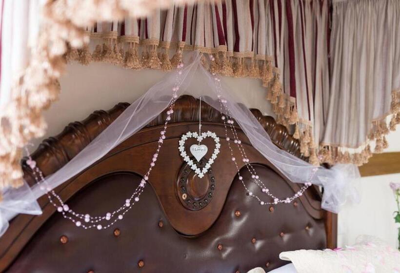 豪华房间, Zámek Lužec Spa & Wellness Resort