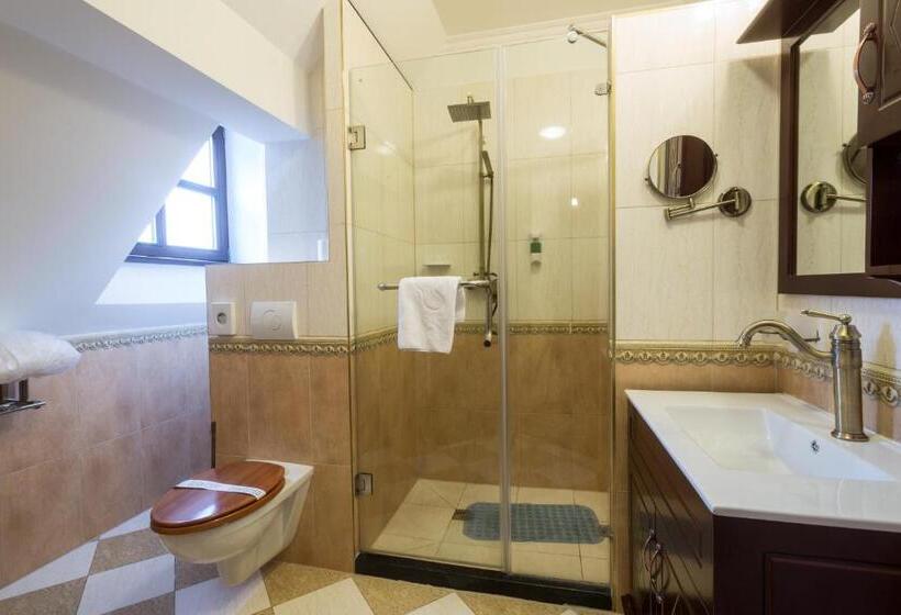 豪华三人间, Zámek Lužec Spa & Wellness Resort