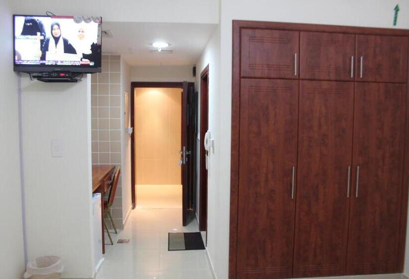 标准单人间, Africana