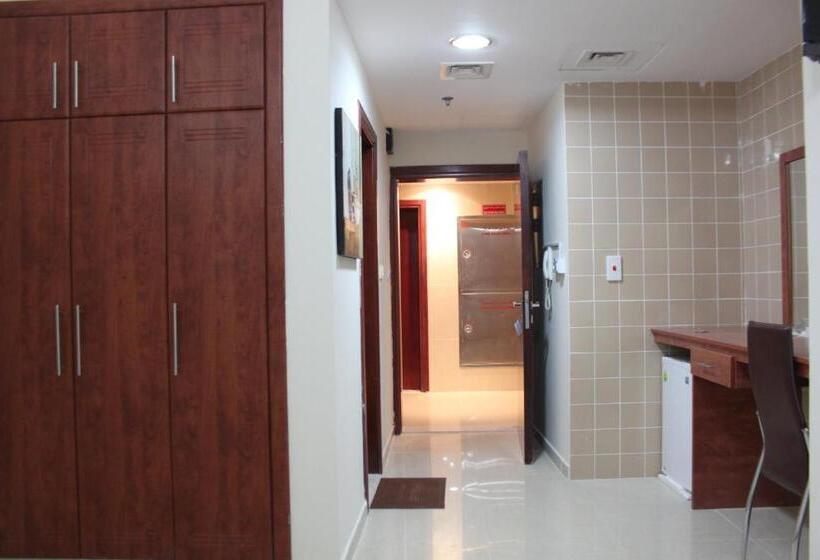 标准三人间, Africana